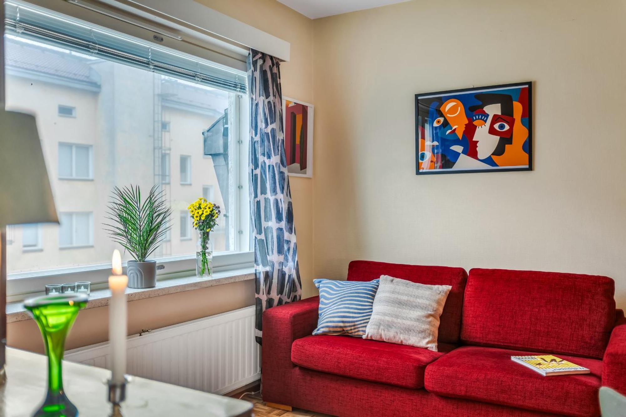 Vibrant And W Netflix, Wifi, 200m Tram And Bus Apartment