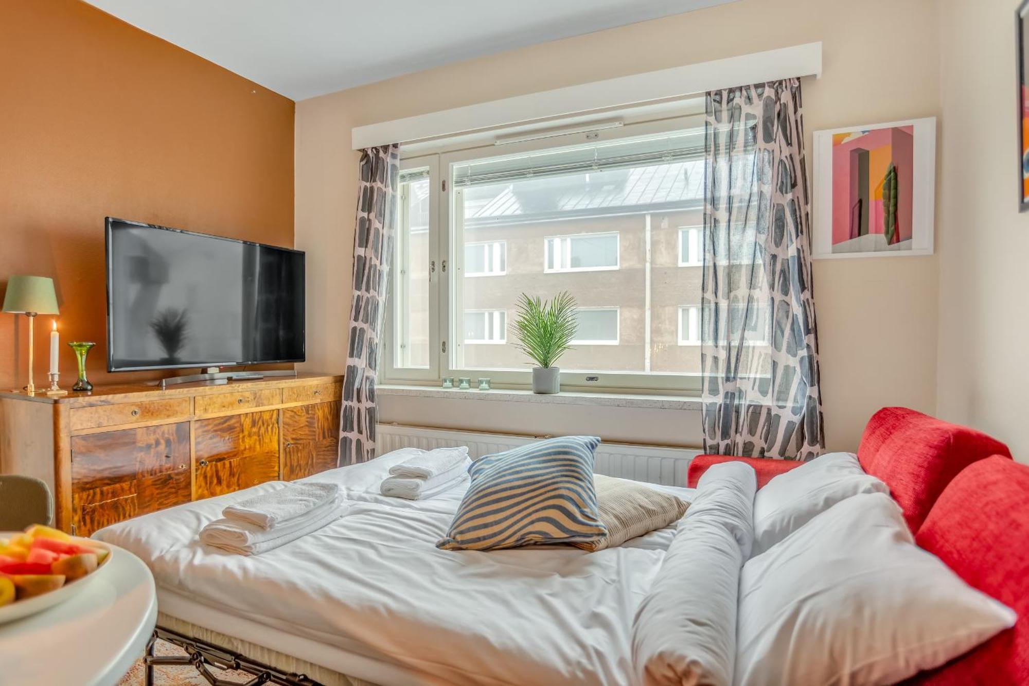 Vibrant And W Netflix, Wifi, 200m Tram And Bus Apartment *