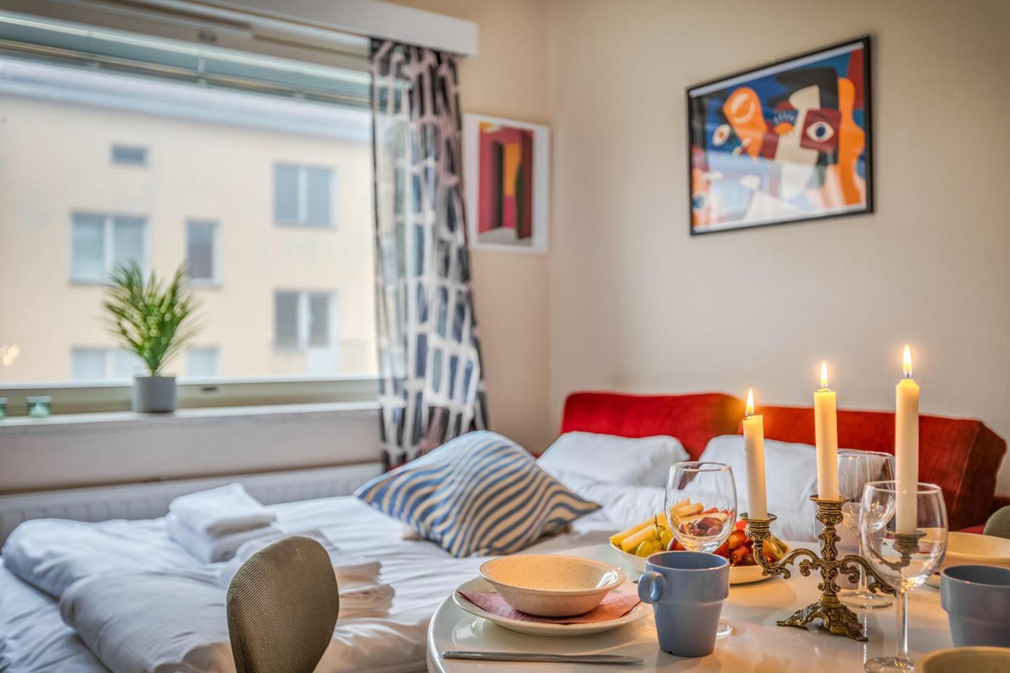 Vibrant And W Netflix, Wifi, 200m Tram And Bus Apartment Helsinki
