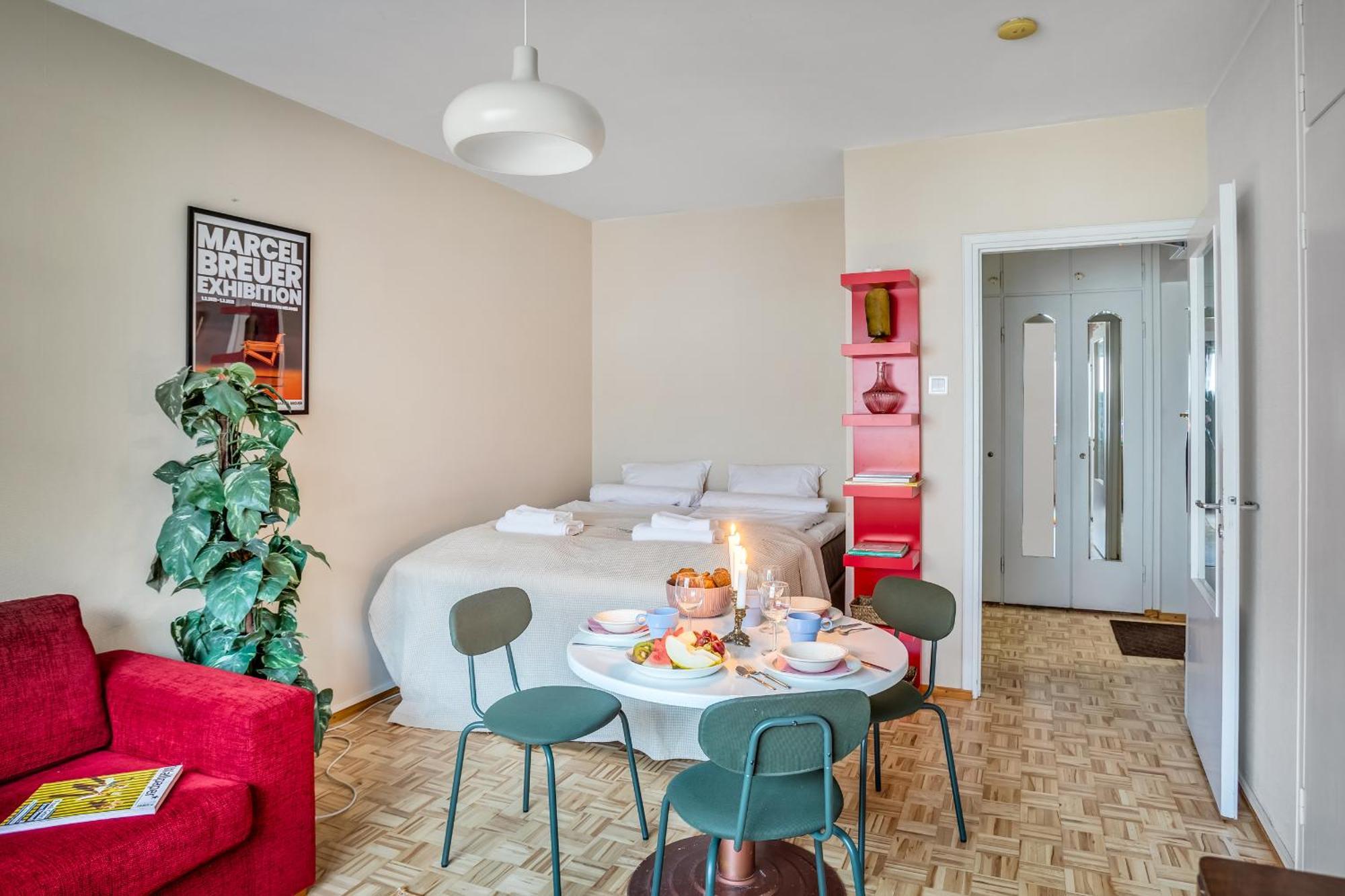 Vibrant And W Netflix, Wifi, 200m Tram And Bus Apartment